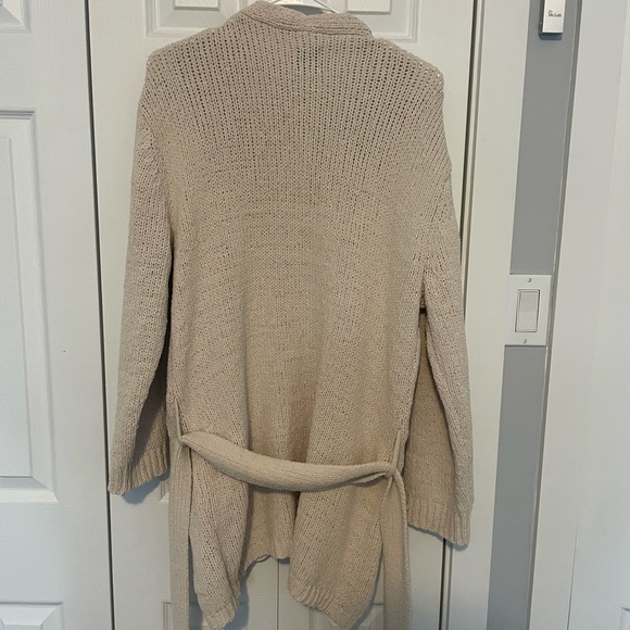 “Plush apparel” wrap in beige - never worn - Picture 5 of 6